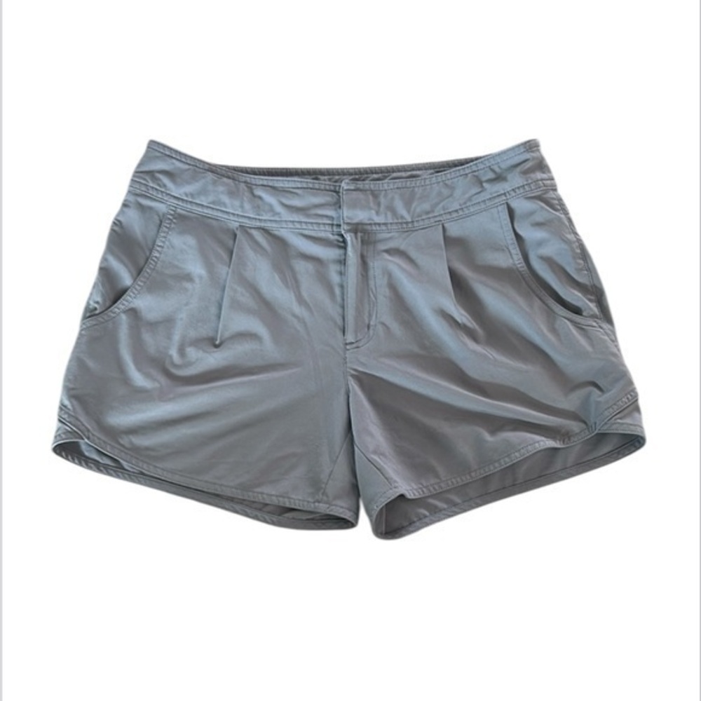 Athleta Gray Wahina Side Zip Back Pockets shorts size 4